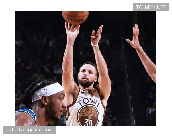 勇士队核心库里再度爆发，三分雨点不停，勇士队为库里布置的战术